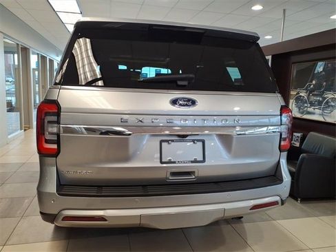 Used 2024 Ford Expedition Limited image 6