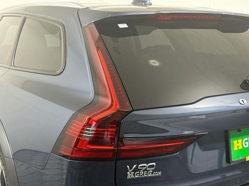 Used 2025 Volvo V90 B6 Cross Country Ultra w/ Protection Package Premier AWD/4WD image 36