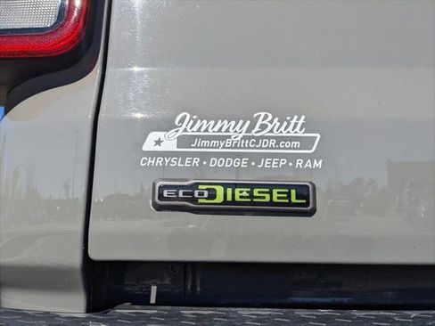 Certified 2022 Jeep Gladiator Willys image 25