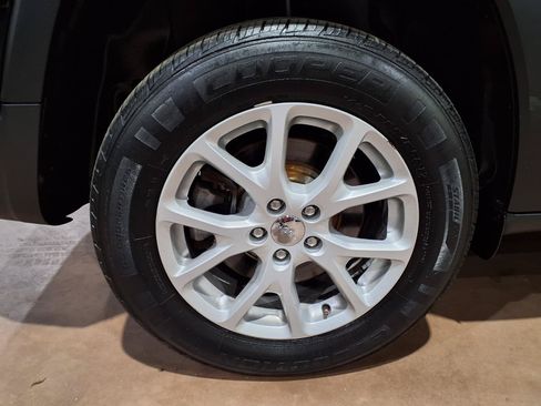 Certified 2017 Jeep Cherokee Latitude w/ True North Edition AWD/4WD image 20
