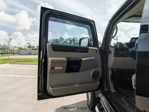 Used 2004 HUMMER H2 w/ Preferred Equipment Group image 21