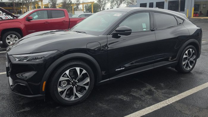 Used 2025 Ford Mustang Mach-E Select RWD image 1