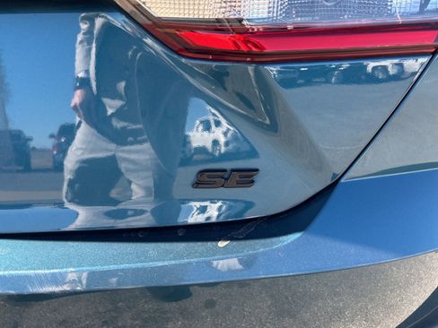 Used 2025 Toyota Camry SE w/ Convenience Package image 11