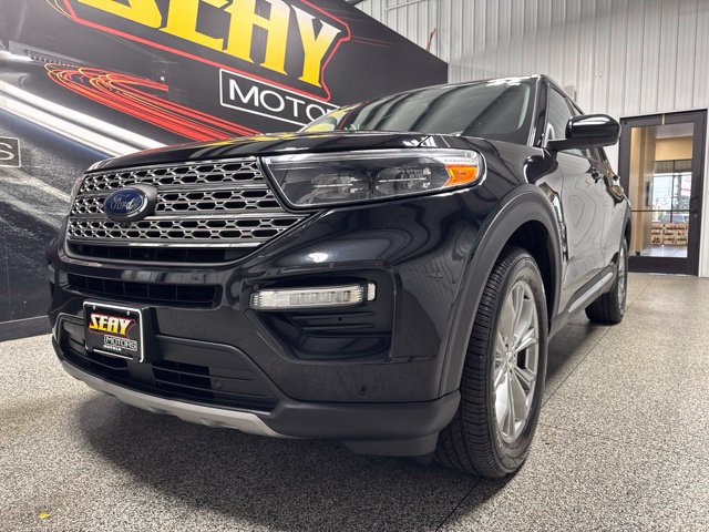 Used 2023 Ford Explorer Limited AWD/4WD image 2