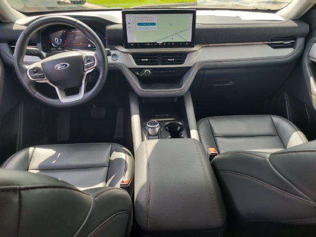Used 2025 Ford Explorer Active w/ Active Comfort Package AWD/4WD image 17
