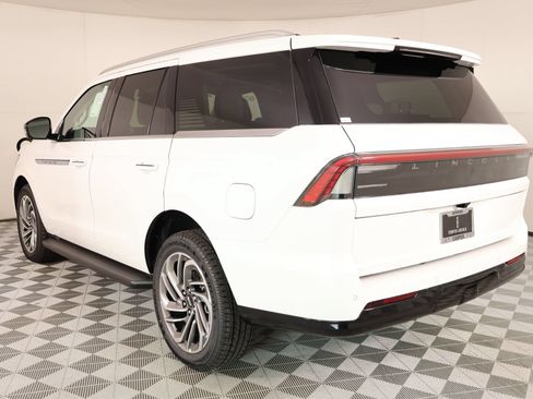 New 2026 Lincoln Navigator Premiere AWD/4WD image 24