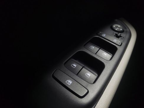 Used 2023 Hyundai Venue SEL FWD image 27
