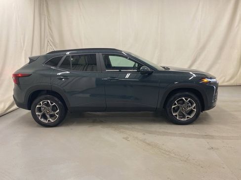 New 2026 Chevrolet Trax LT w/ Driver Confidence Package FWD image 9