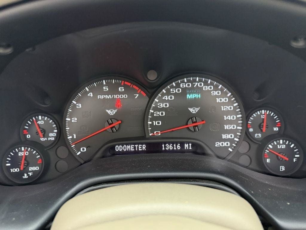 Used 2004 Chevrolet Corvette Convertible w/ Preferred Equipment Group RWD image 12