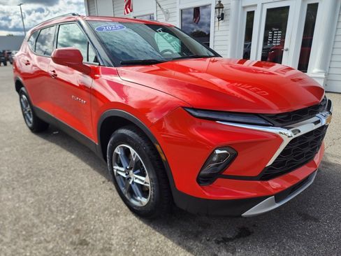 Used 2025 Chevrolet Blazer LT w/ Convenience Package image 3