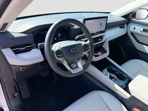 Used 2026 Ford Explorer Active w/ Active Comfort Package AWD/4WD image 9