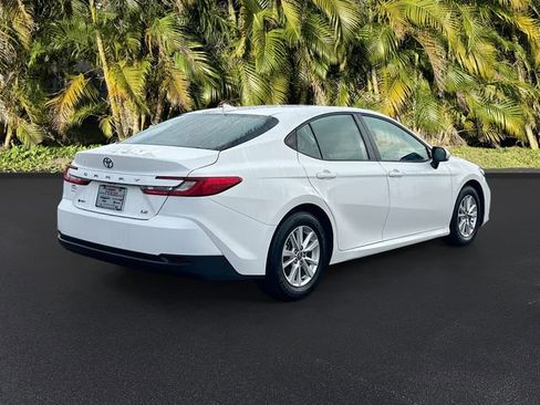 Used 2025 Toyota Camry LE image 5