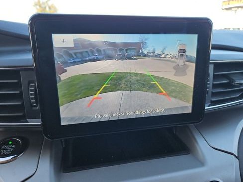 Used 2021 Ford Explorer XLT w/ Equipment Group 202A image 12