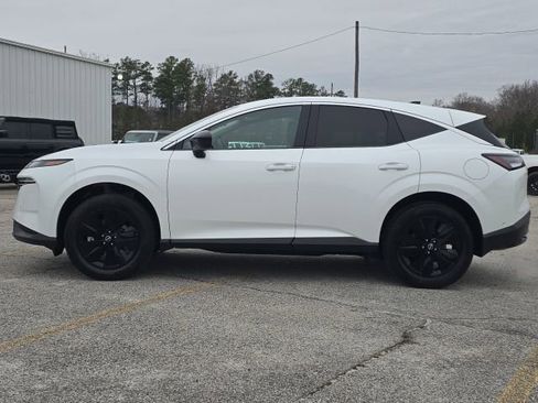 Used 2025 Nissan Murano SV image 2