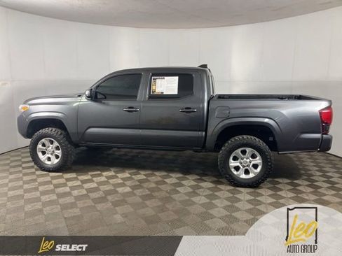 Used 2022 Toyota Tacoma SR AWD/4WD image 2
