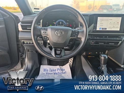 Used 2025 Toyota Camry SE FWD image 13
