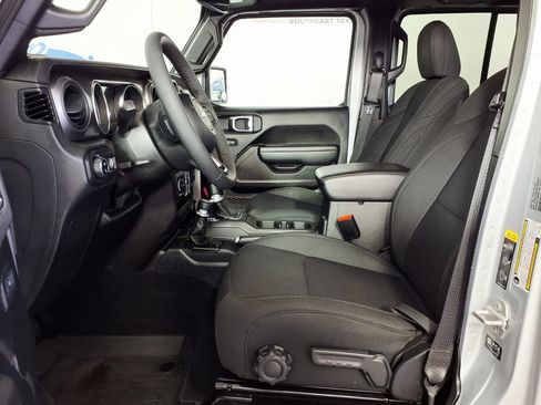 Used 2023 Jeep Gladiator Sport AWD/4WD image 9