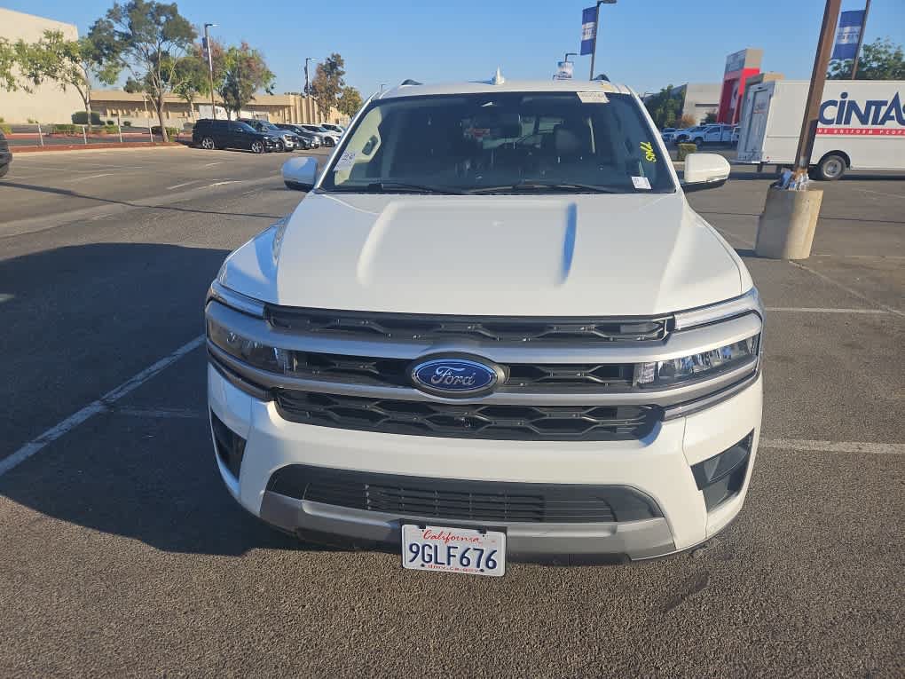 Used 2023 Ford Expedition XLT RWD image 2