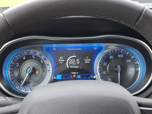 Used 2023 Chrysler 300 Touring w/ Sport Appearance Package image 21