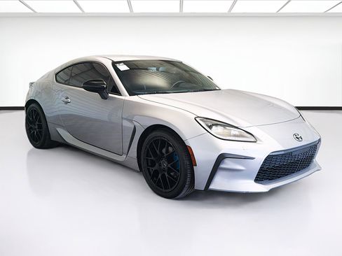 Used 2022 Toyota GR86 Premium image 3