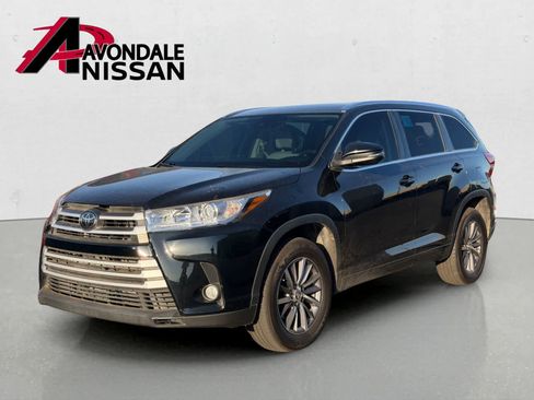 Used 2018 Toyota Highlander XLE FWD image 2