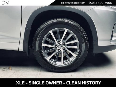 Used 2018 Toyota Highlander XLE AWD/4WD image 39