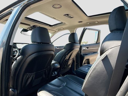 Used 2023 Hyundai Palisade Limited FWD image 6