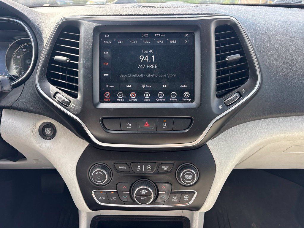 Used 2021 Jeep Cherokee Latitude Lux w/ Sun & Sound Group AWD/4WD image 28