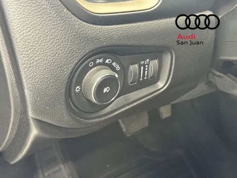 Used 2017 Jeep Renegade Latitude image 30