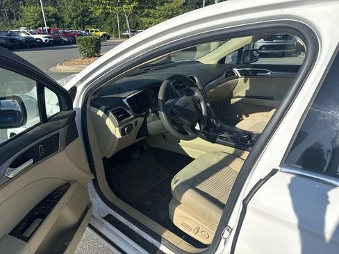 Used 2016 Ford Fusion SE FWD image 3