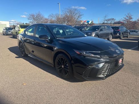 Used 2025 Toyota Camry SE image 9