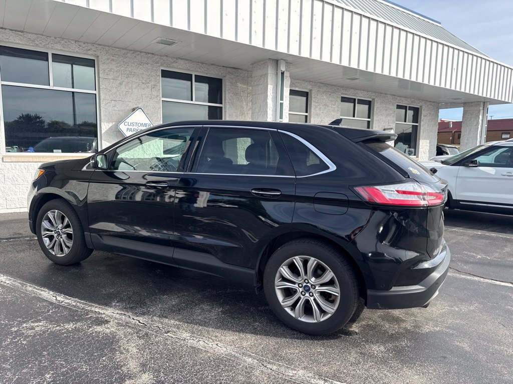Used 2019 Ford Edge Titanium w/ Equipment Group 301A AWD/4WD image 3