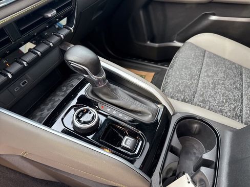 Used 2024 Chevrolet Colorado ZR2 w/ Technology Package image 31