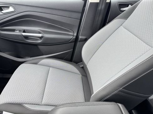 Used 2017 Ford C-MAX Energi SE w/ Equipment Group 401A image 23