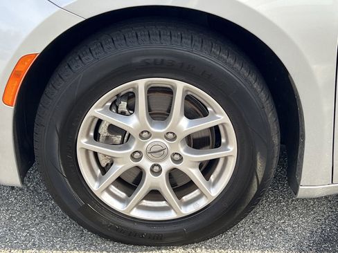 Used 2023 Chrysler Voyager LX image 37