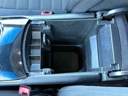 Used 2017 Ford Edge SE image 54