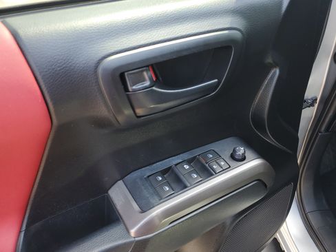 Used 2022 Toyota Tacoma SR5 w/ Technology Package RWD image 10