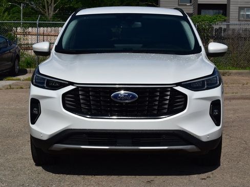 Used 2023 Ford Escape Platinum w/ Premium Technology Package AWD/4WD image 2