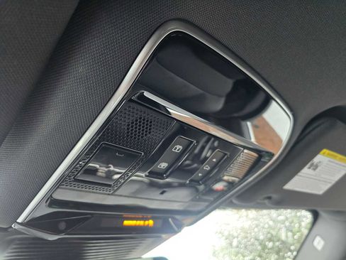 Used 2024 Land Rover Range Rover Long Wheelbase SE image 35