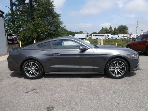Used 2016 Ford Mustang Coupe RWD image 4