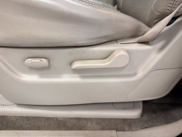 Used 2007 GMC Yukon SLT w/ SLT Preferred Equipment Group AWD/4WD image 17