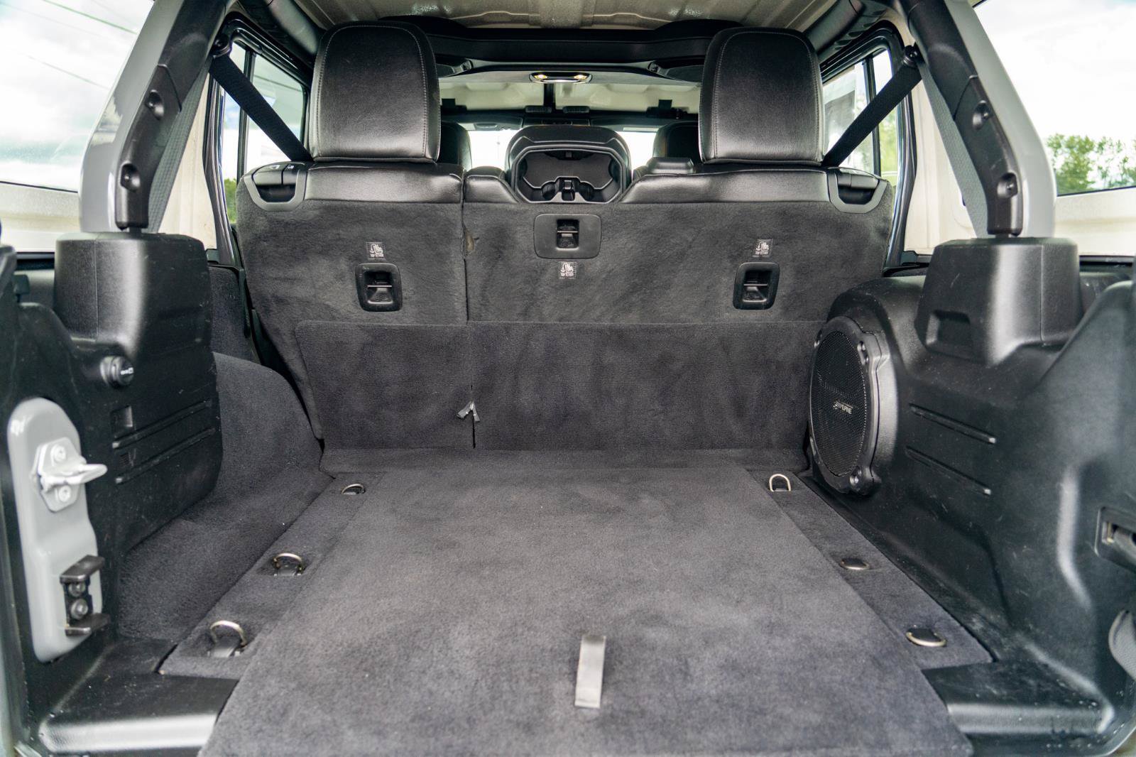 Used 2020 Jeep Wrangler Unlimited Sahara AWD/4WD image 30
