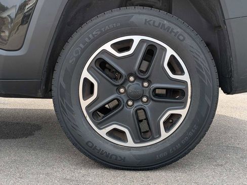 Used 2016 Jeep Renegade Trailhawk w/ Premium Trailhawk Package AWD/4WD image 13