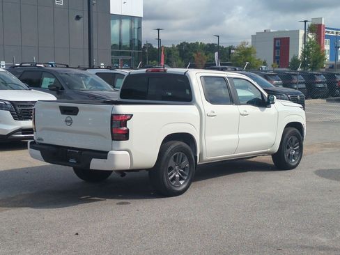 Certified 2025 Nissan Frontier SV RWD image 4