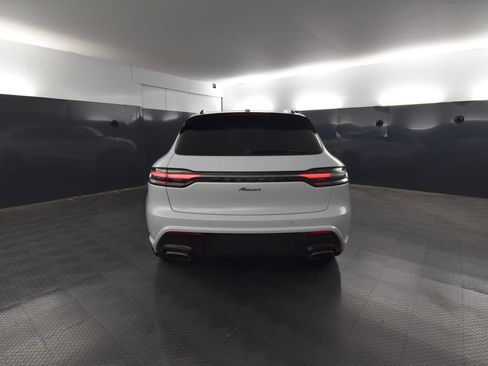 Certified 2025 Porsche Macan AWD/4WD image 6