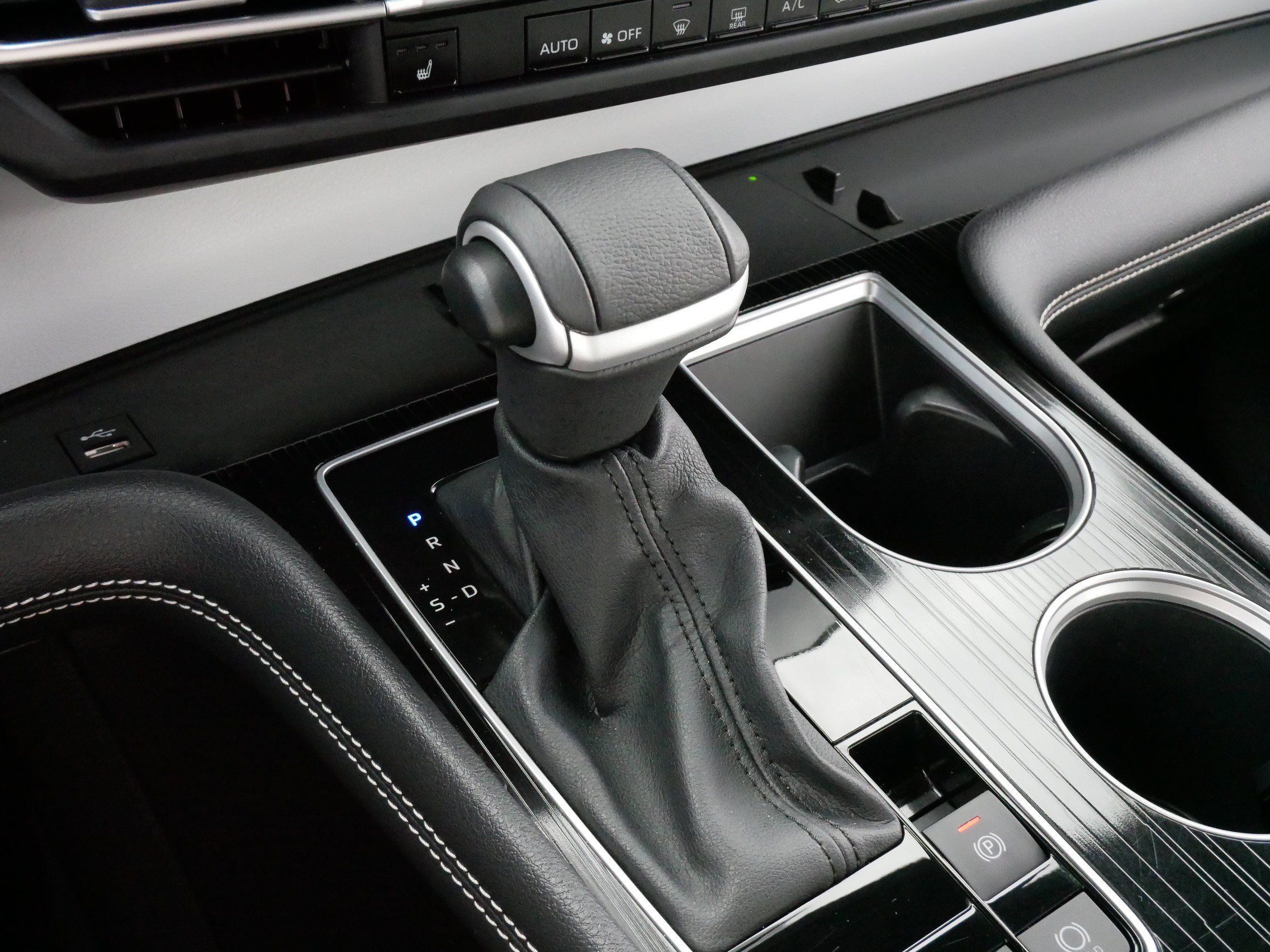 Certified 2026 Toyota Sienna XSE FWD image 24
