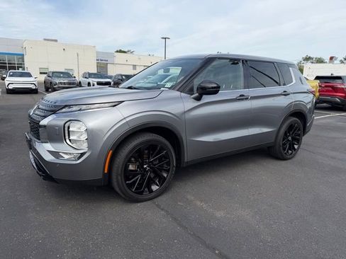 Used 2022 Mitsubishi Outlander SE AWD/4WD image 3