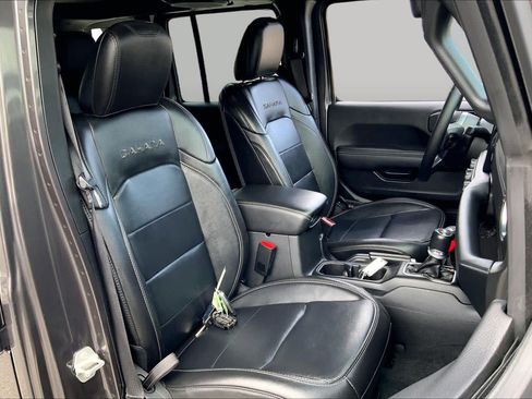 Used 2023 Jeep Wrangler Unlimited Sahara w/ Cold Weather Group AWD/4WD image 9