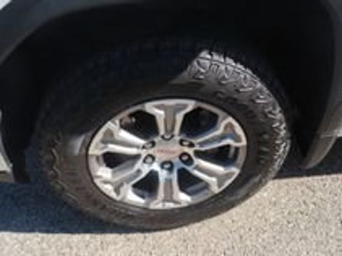 Used 2025 GMC Sierra 1500 SLT AWD/4WD image 15