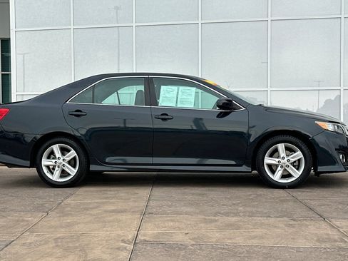 Used 2013 Toyota Camry SE image 3